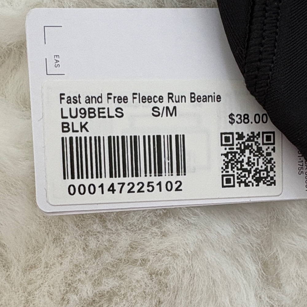 Lululemon Fast and Free Fleece Run Beanie (2 pack + 1 free extra with purchase) - Picture 3 of 5